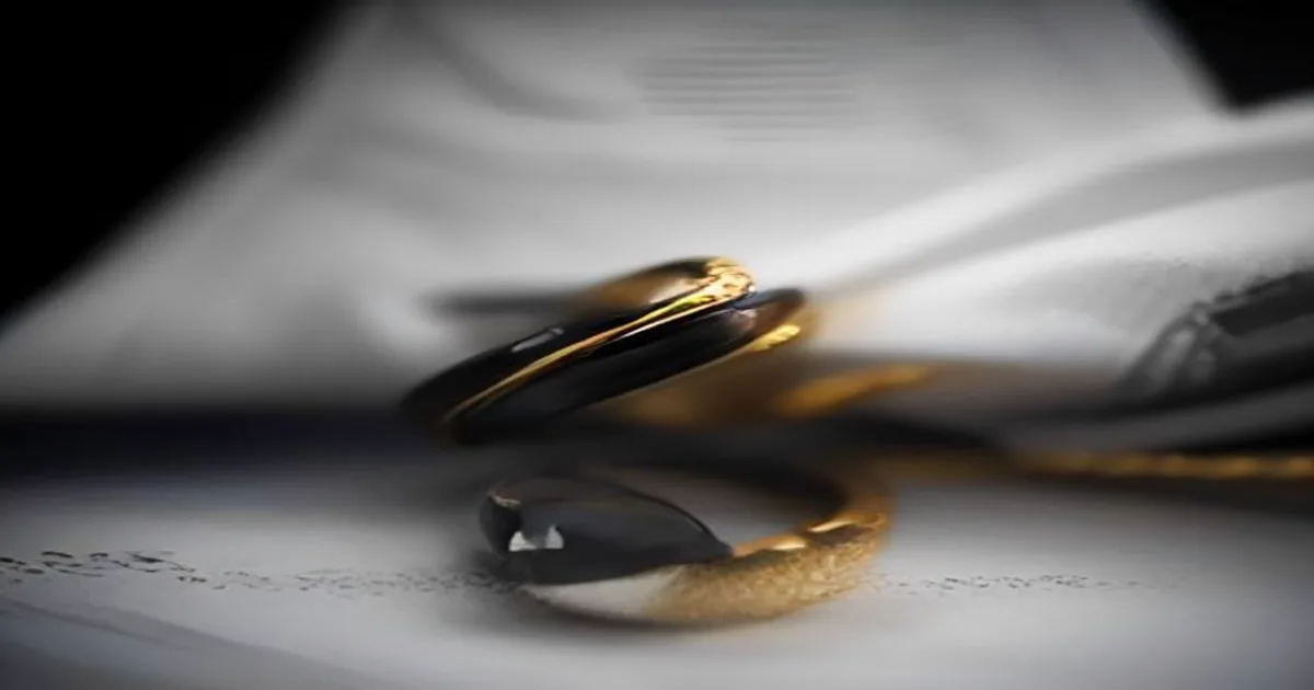 Divorcio unilateral en Colombia (Ley 2442 de 2024): requisitos y costos